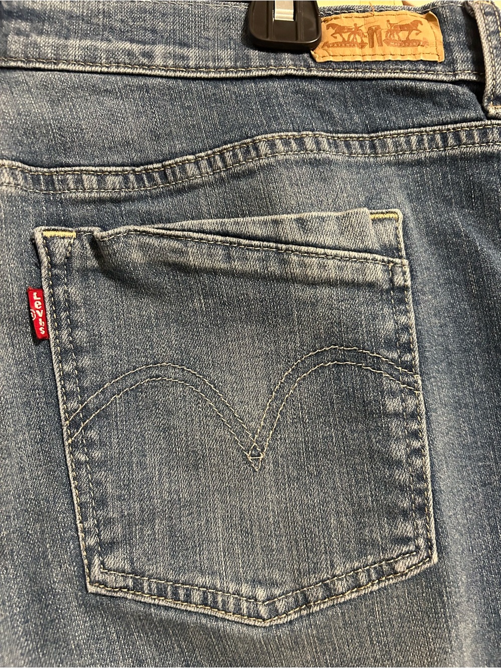 Levi's womensMedium Blue Denim Knee-Length Jeans Shorts - Picture 5 of 6